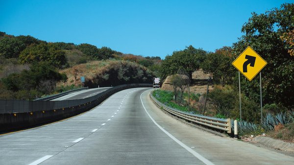 Optimisation des performances des véhicules tout-terrain : l"impact des systèmes de contrôle de stabilité sur les terrains boueux
